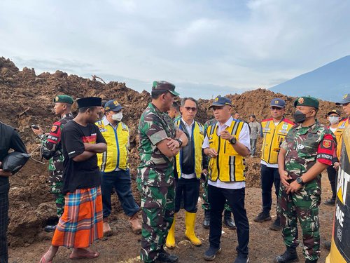 Tanggap-Darurat-Bencana-BBWS-Citarum-Turunkan-Alat-Berat-di-Lokasi-Kejadian-Gempa-di-Kabupaten-Cianjur-4.jpeg