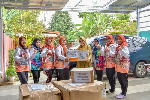 Penyaluran Donasi Oleh Ibu-ibu Paguyuban BBWS Citarum