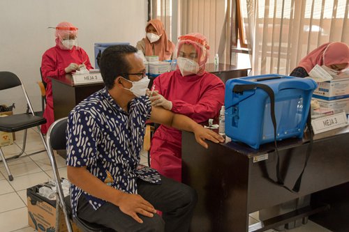Vaksinasi Covid-19 Pegawai Kementerian PUPR Kota Bandung